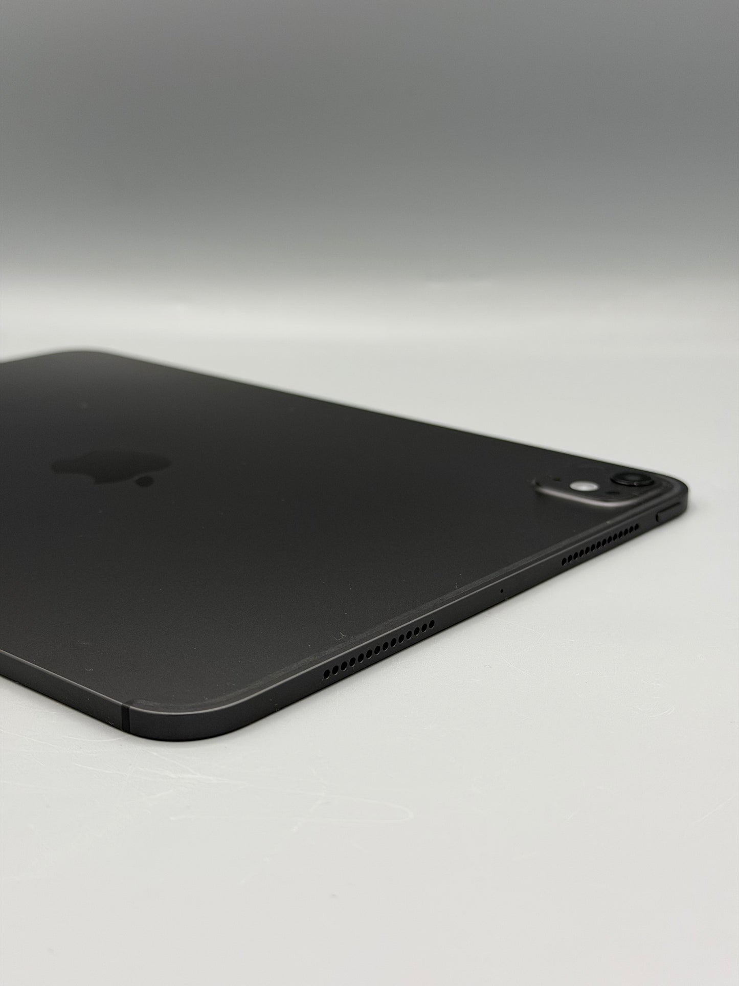 iPad Pro 11" (M4), 256GB, Baterie 100%, 41 Cicluri, Space Black, Pata mica ecran