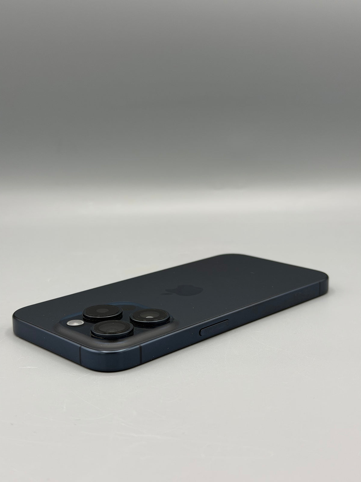 iPhone 15 Pro, 128 GB, Baterie 88% , 582 Cicluri, Blue Titanium