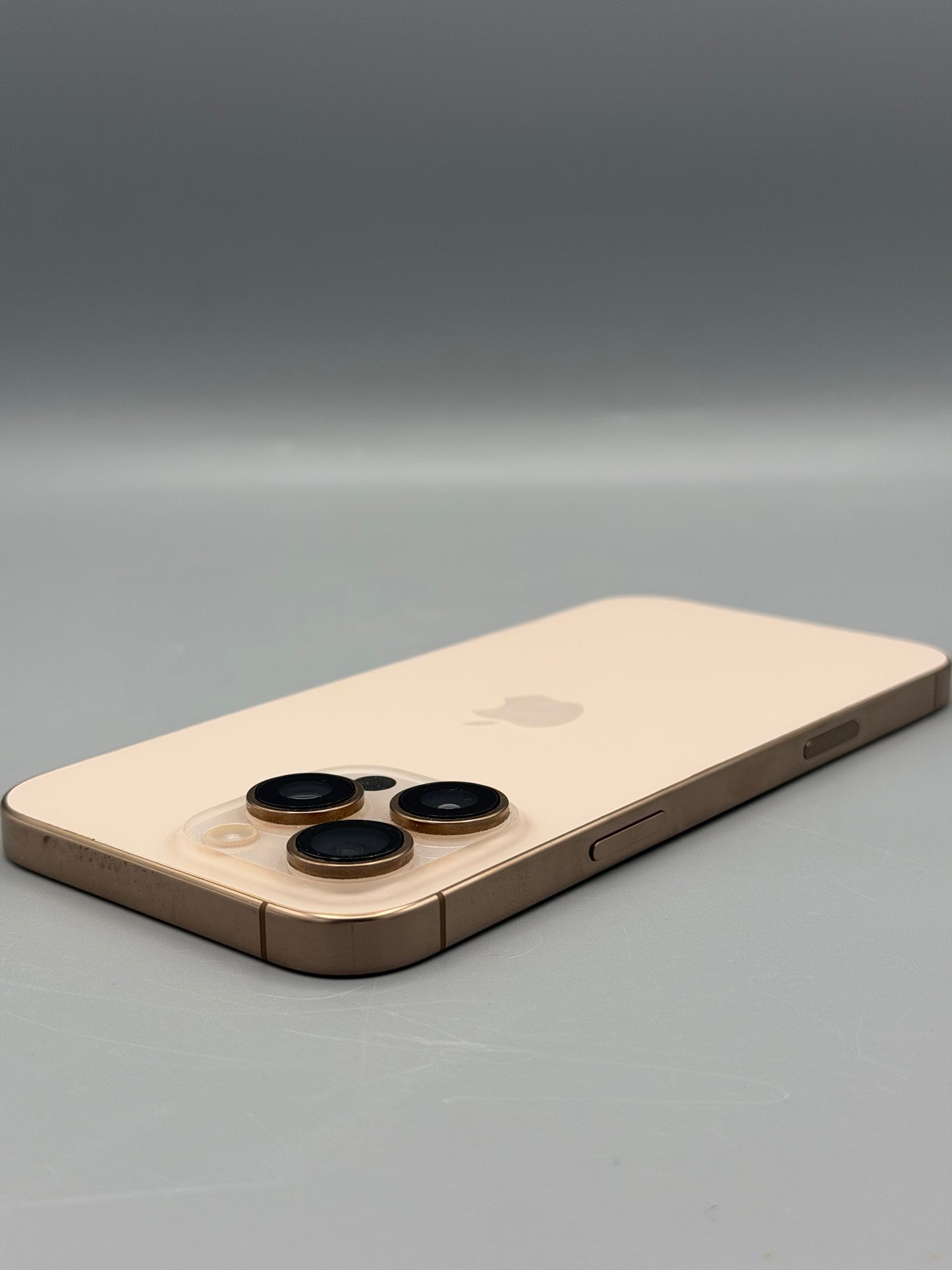 iPhone 16 Pro Max, 256 GB, Pata ecran , Baterie 86%, 728 Cicluri, Desert Titanium