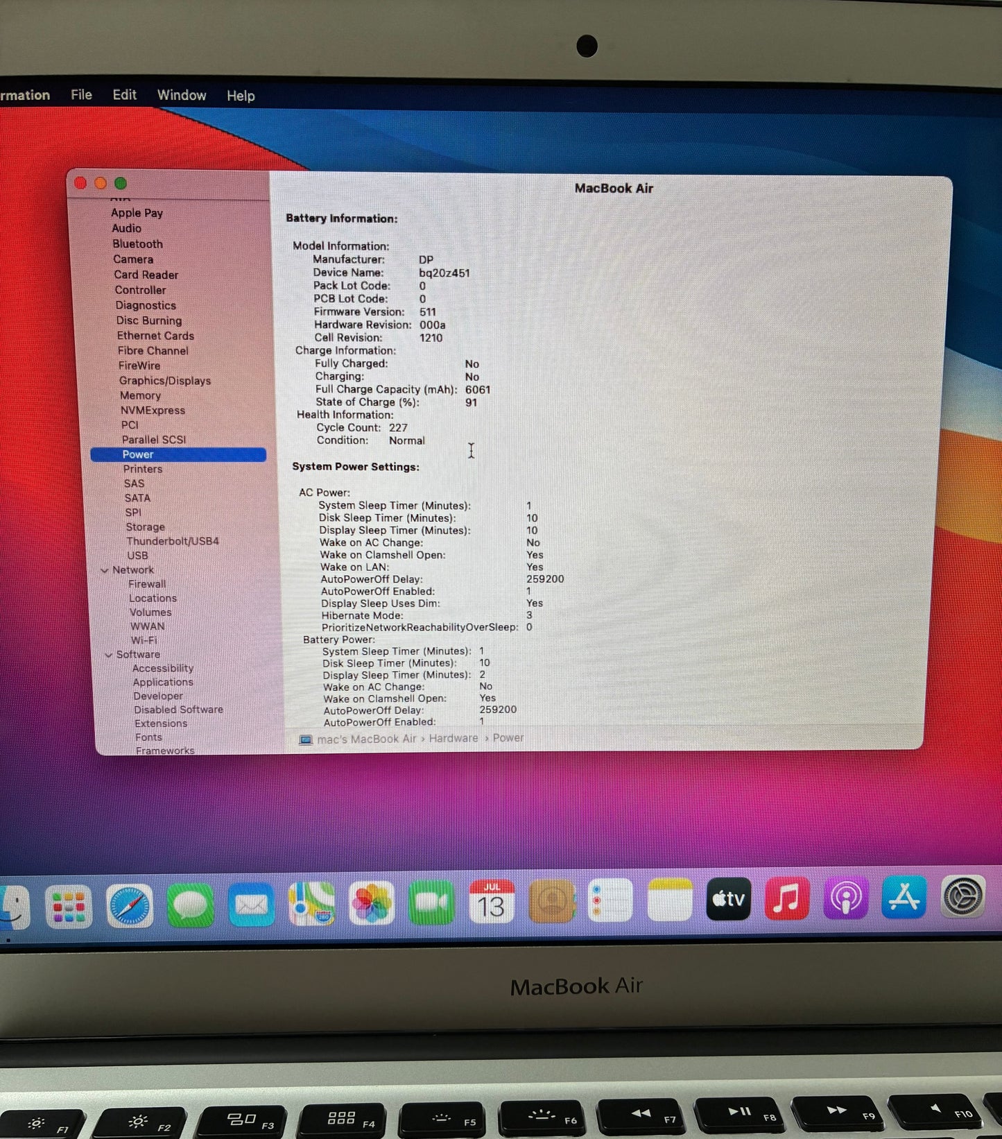 MacBook Air 13'' 2014, 4GB RAM, 128GB SSD, 227 Cicluri, Silver, Incarcator inclus