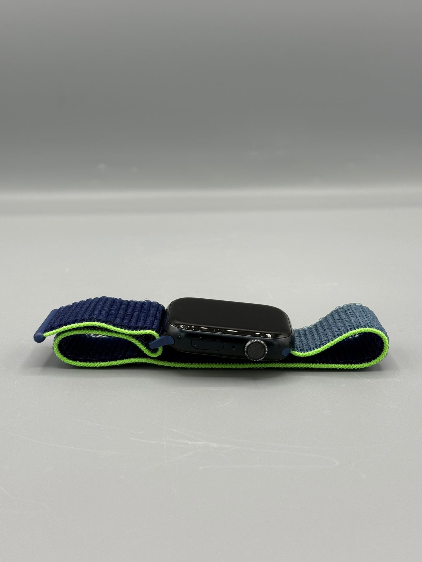 Apple Watch 7, GPS, Carcasa Midnight Aluminium, 45 mm, Baterie 80%