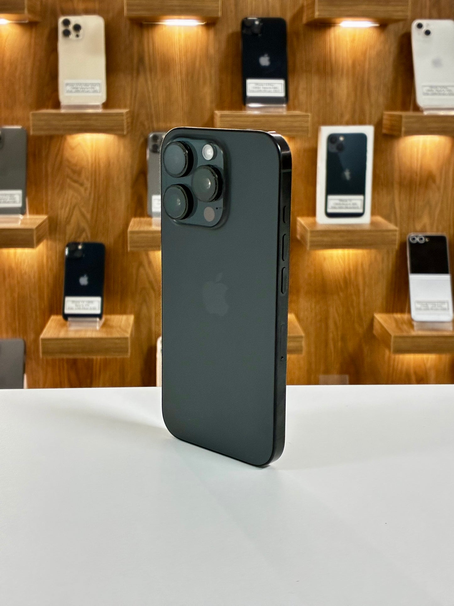 iPhone 16 Pro, 256GB, Baterie 99%, 235 de Cicluri, Black Titanium