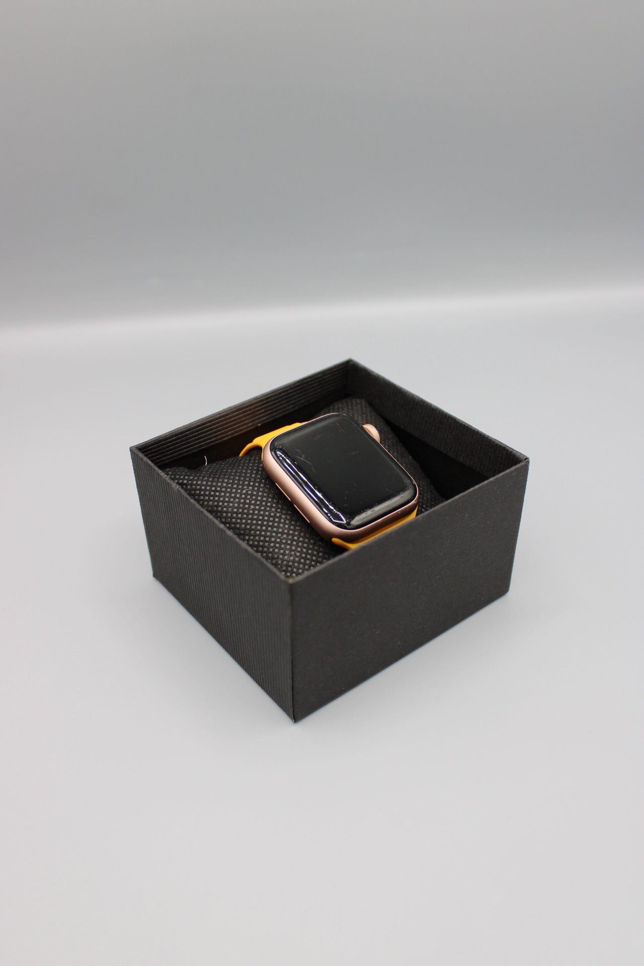 Apple Watch 4, GPS, Baterie 80%,Carcasa Aluminium 40mm, Crem