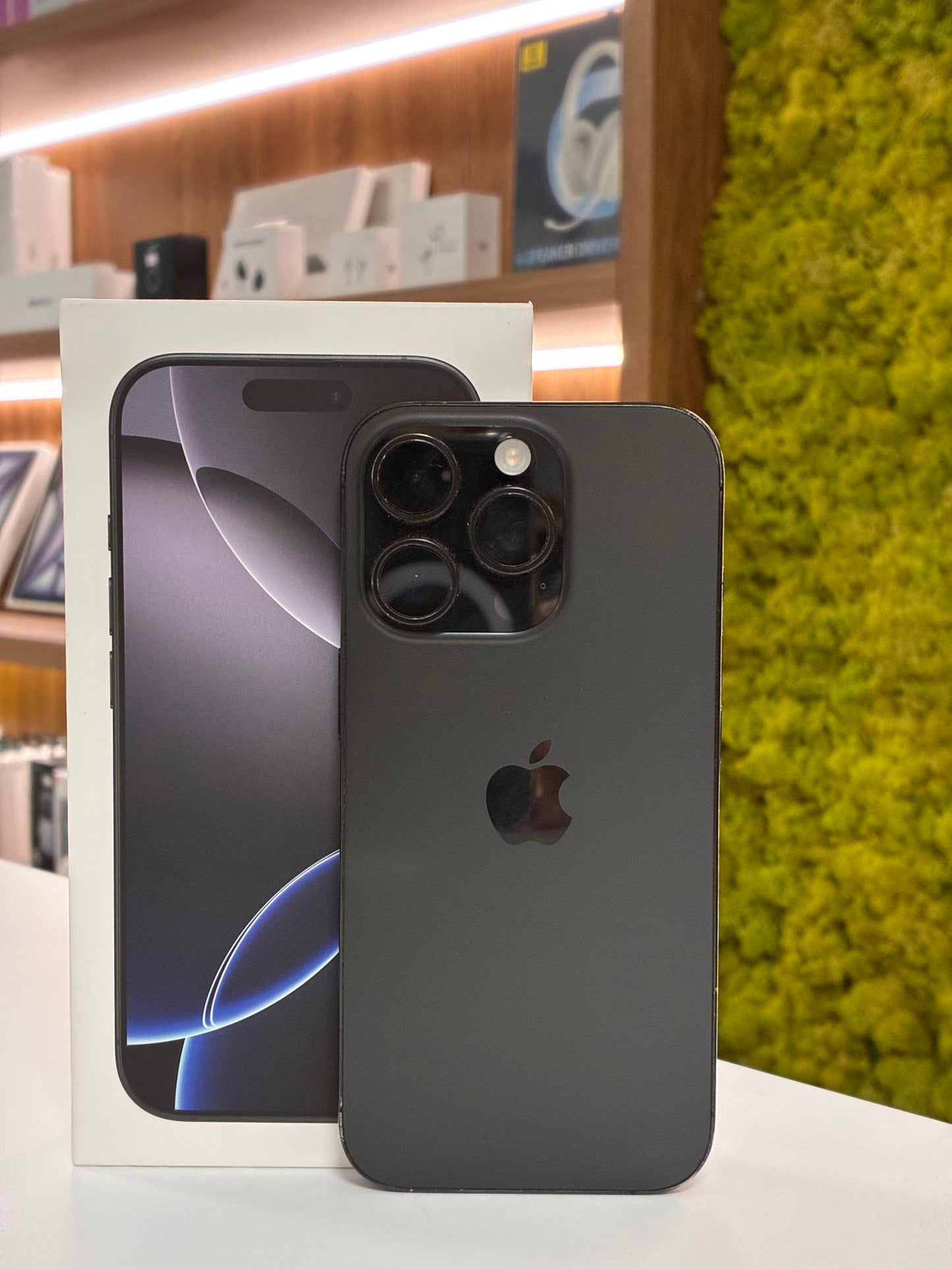 iPhone 16 Pro, 256 GB, Baterie 92%,404 cicluri, Black Titanium