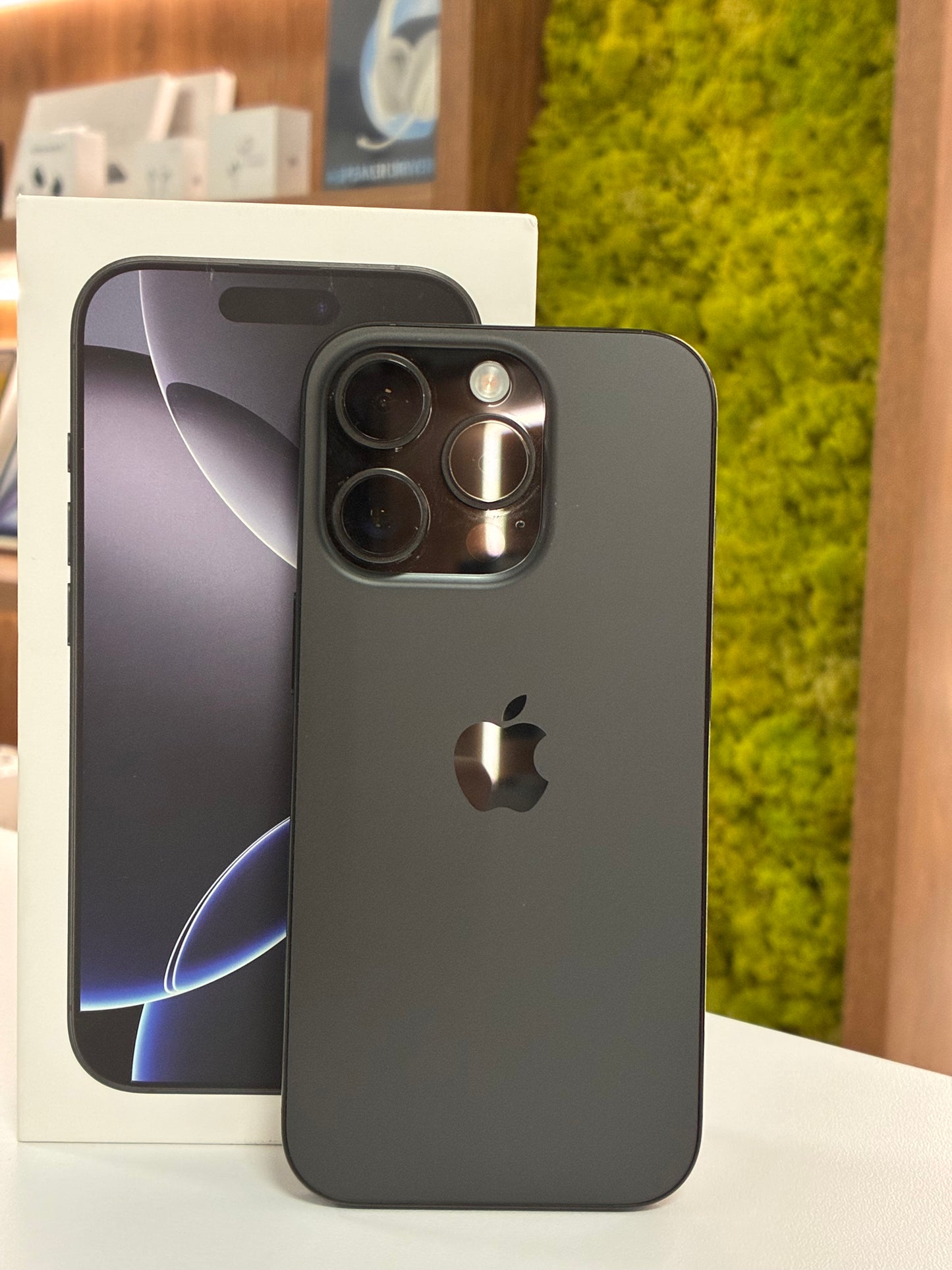 iPhone 16 Pro, 512GB, Baterie 92%,228cicluri, Black Titanium
