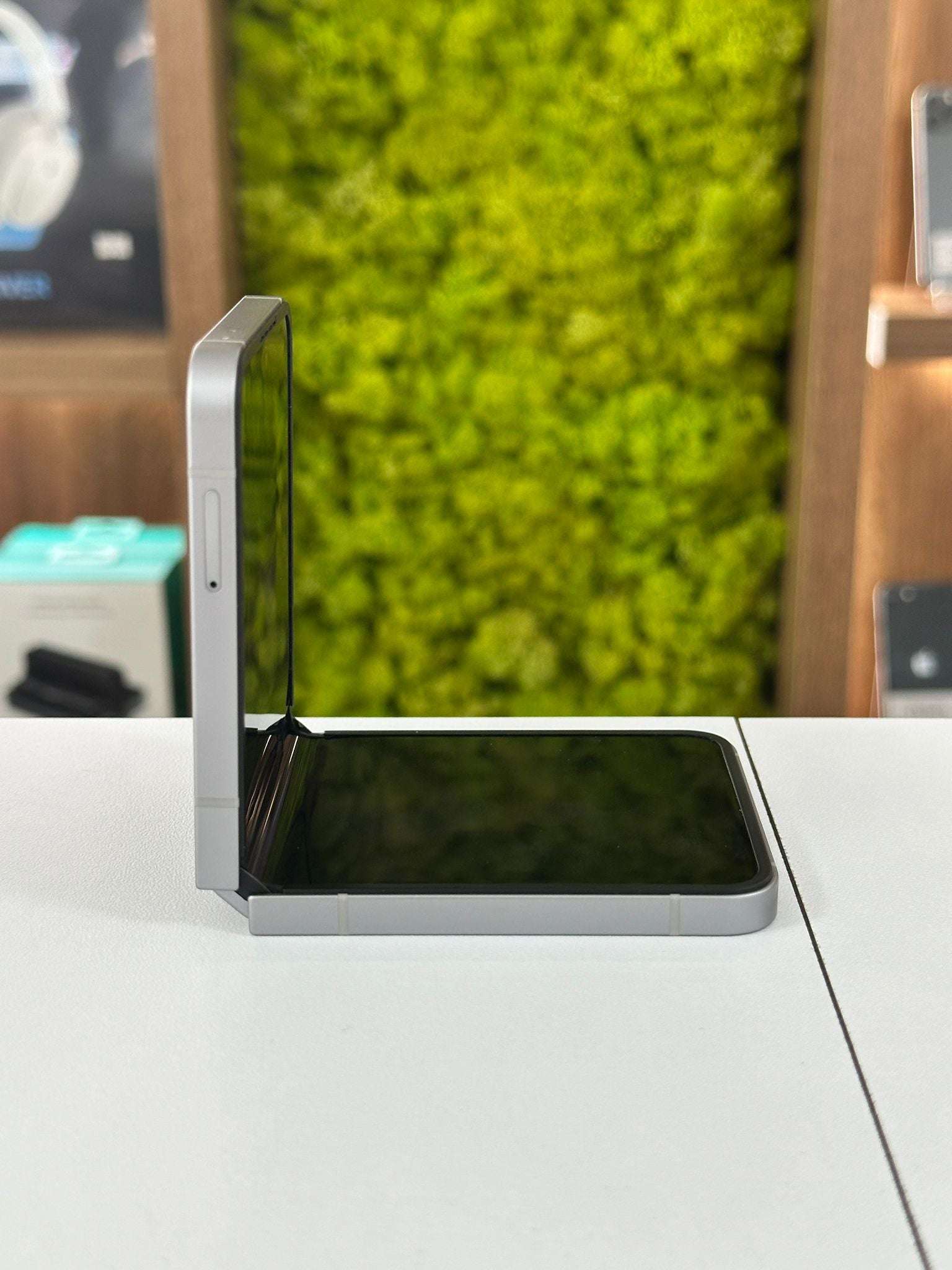 Samsung Galaxy Z Flip6, 12GB RAM, 256GB, 5G, Silver Shadow