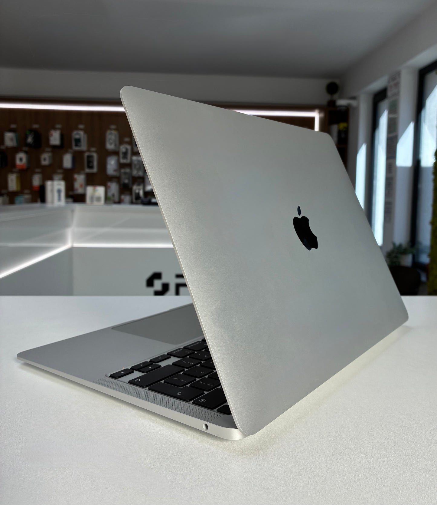 MacBook Air 13" (M1) 2020, 8 GB RAM, 256 GB, Space Gray