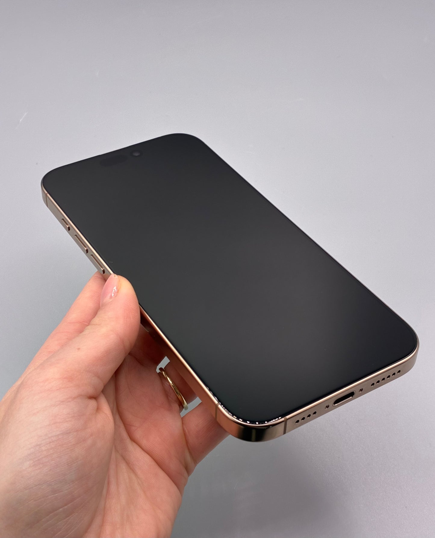 iPhone 16 Pro Max, 256 GB, Baterie 100%, 71 Cicluri, Spate fisurat, Desert Titanium