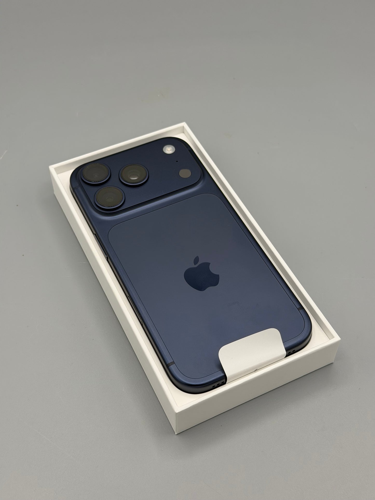 iPhone 17 Pro, 256GB, Baterie 100%, 0 Cicluri, Deep Blue