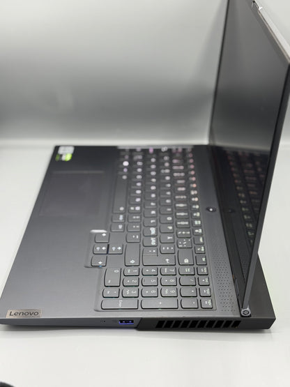 Lenovo Legion 7 i7 | Gen 10 | 16GB RAM | 1T SSD |RTX 2070 Super Max-Q Design 8GB | Display 15.6 full HD 144 GHz | Incărcător Original
