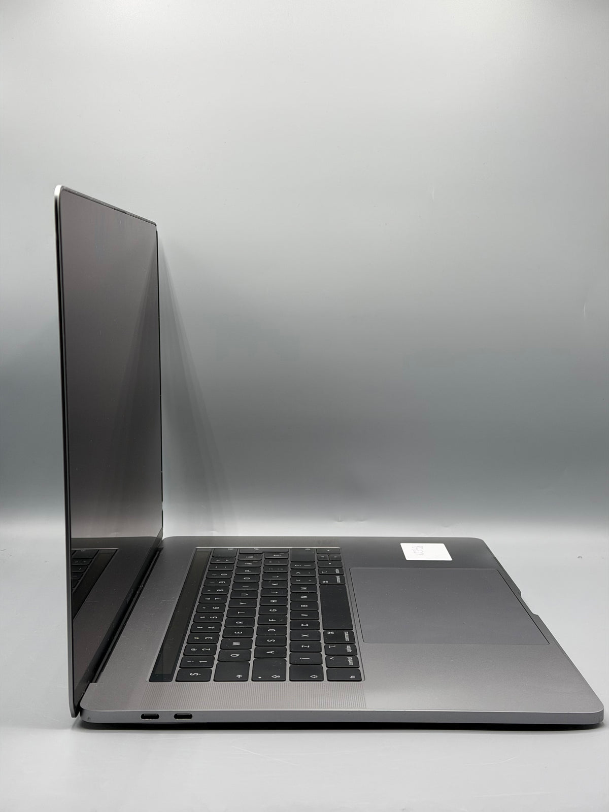 Macbook Pro 16" / 2019 / Touchbar / i9 / 32 GB RAM / 500 GB SSD / 321 Cicluri / Silver