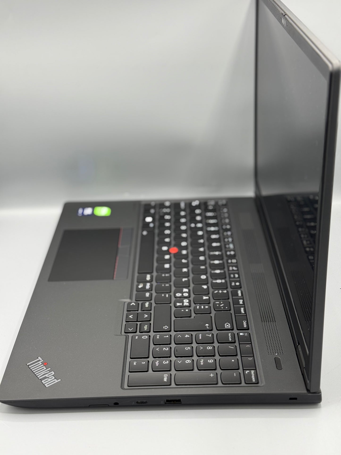 Laptop Lenovo ThinkPad P16v Gen 2 | Intel Core Ultra 7 | 1 TB SSD | 32 GB RAM | Nvidia RTX A1000 6GB | An 2024 | Second-Hand