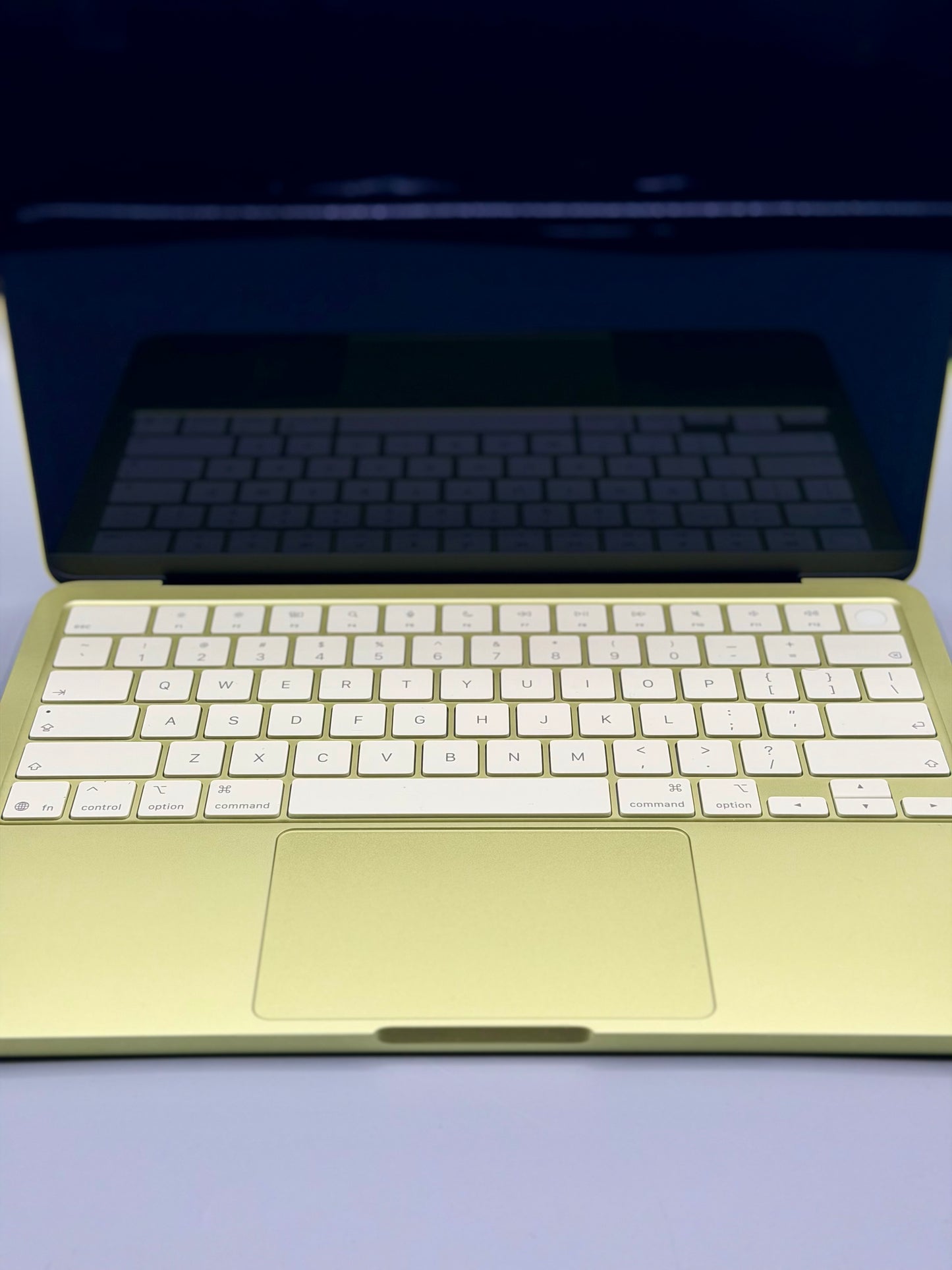 Macbook Neo 13" , 512 GB , 8 GB RAM , A18 PRO, Baterie 100% , 7 Cicluri , Citrus