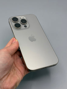 iPhone 15 Pro, 128 GB, Baterie 100%, Natural Titanium