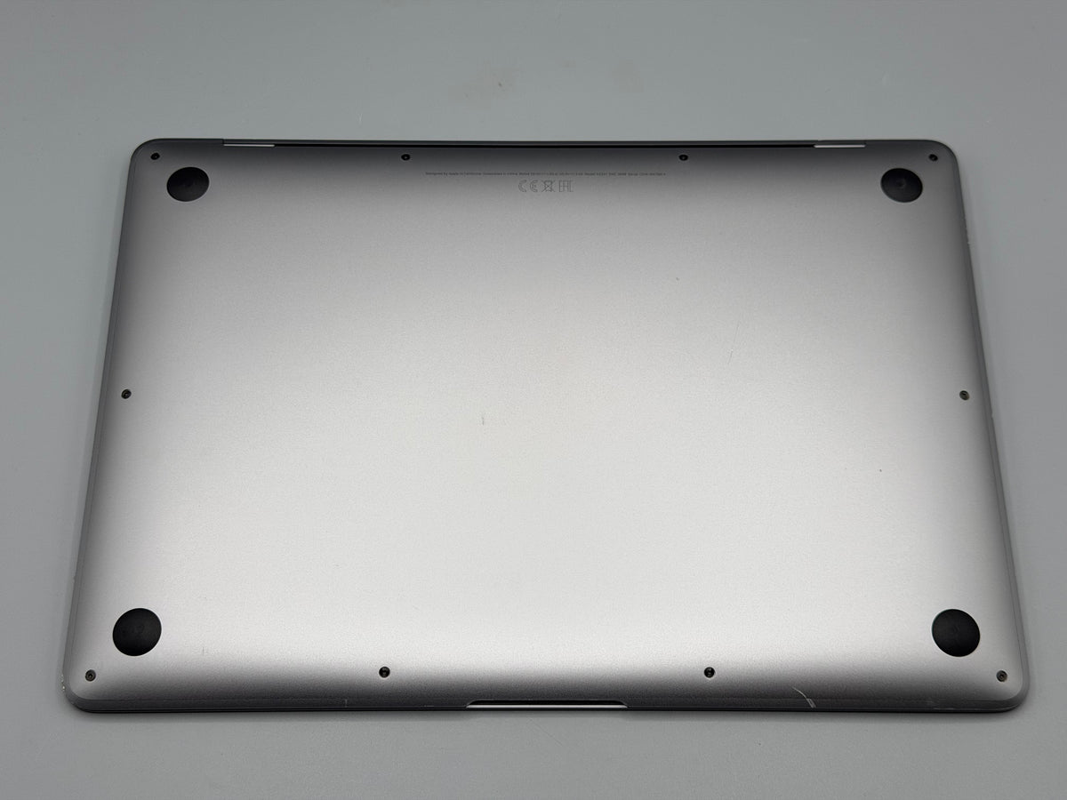 Macbook Air 13" / 2020  / M1 / 8 GB RAM / 250 GB SSD / 177 Cicluri / Silver