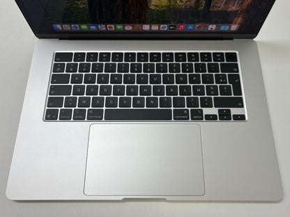 MacBook Air 15" M4 (2025), 16GB RAM, 256GB SSD, Baterie 100%, 11 Cicluri, Silver