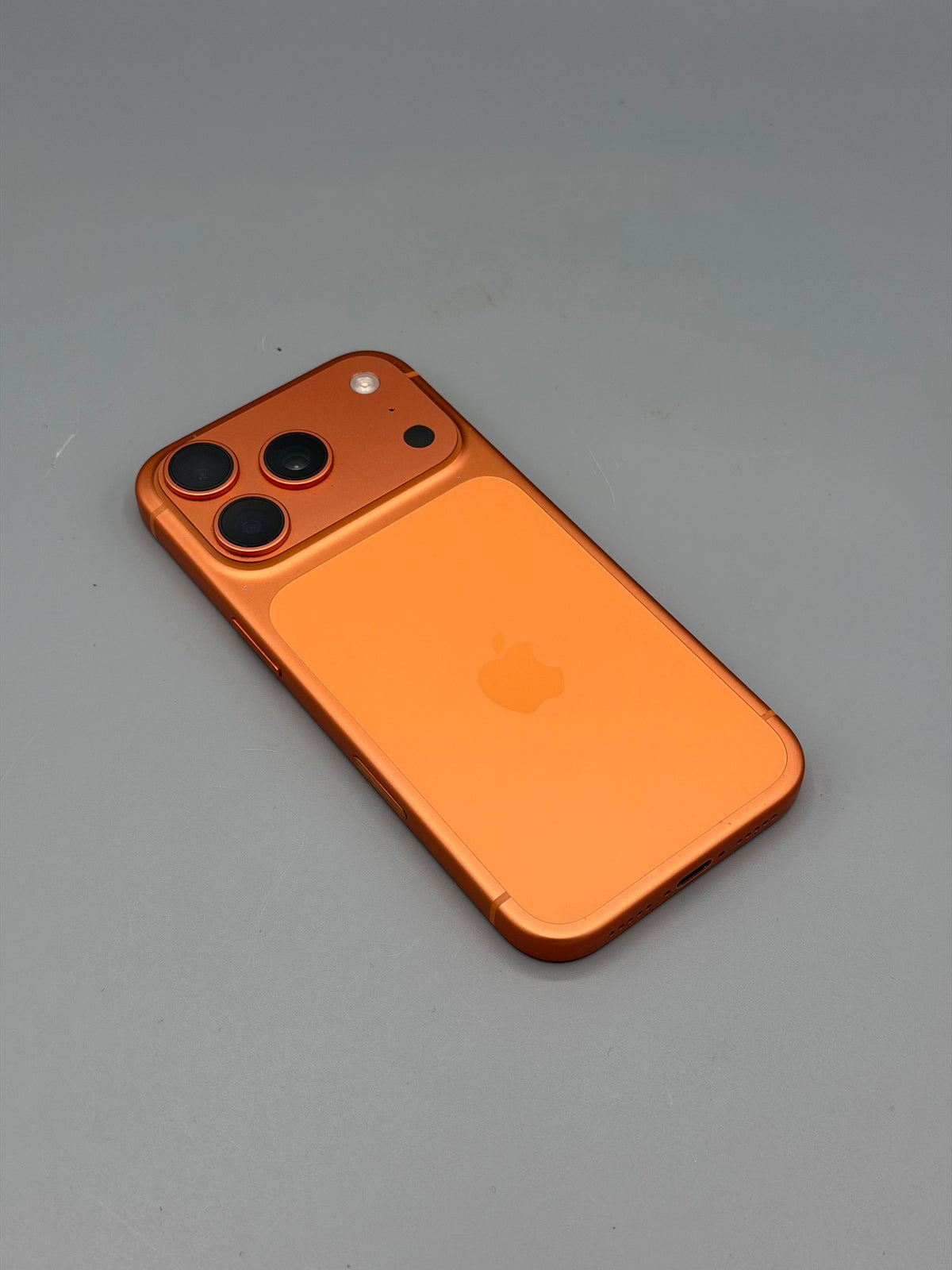 iPhone 17 Pro , 256 GB , Baterie 93%, 304 Cicluri, Nou, Cosmic Orange