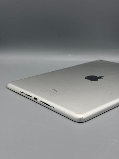iPad Generatia 5 / 32 GB / Ecran fisurat / Alb