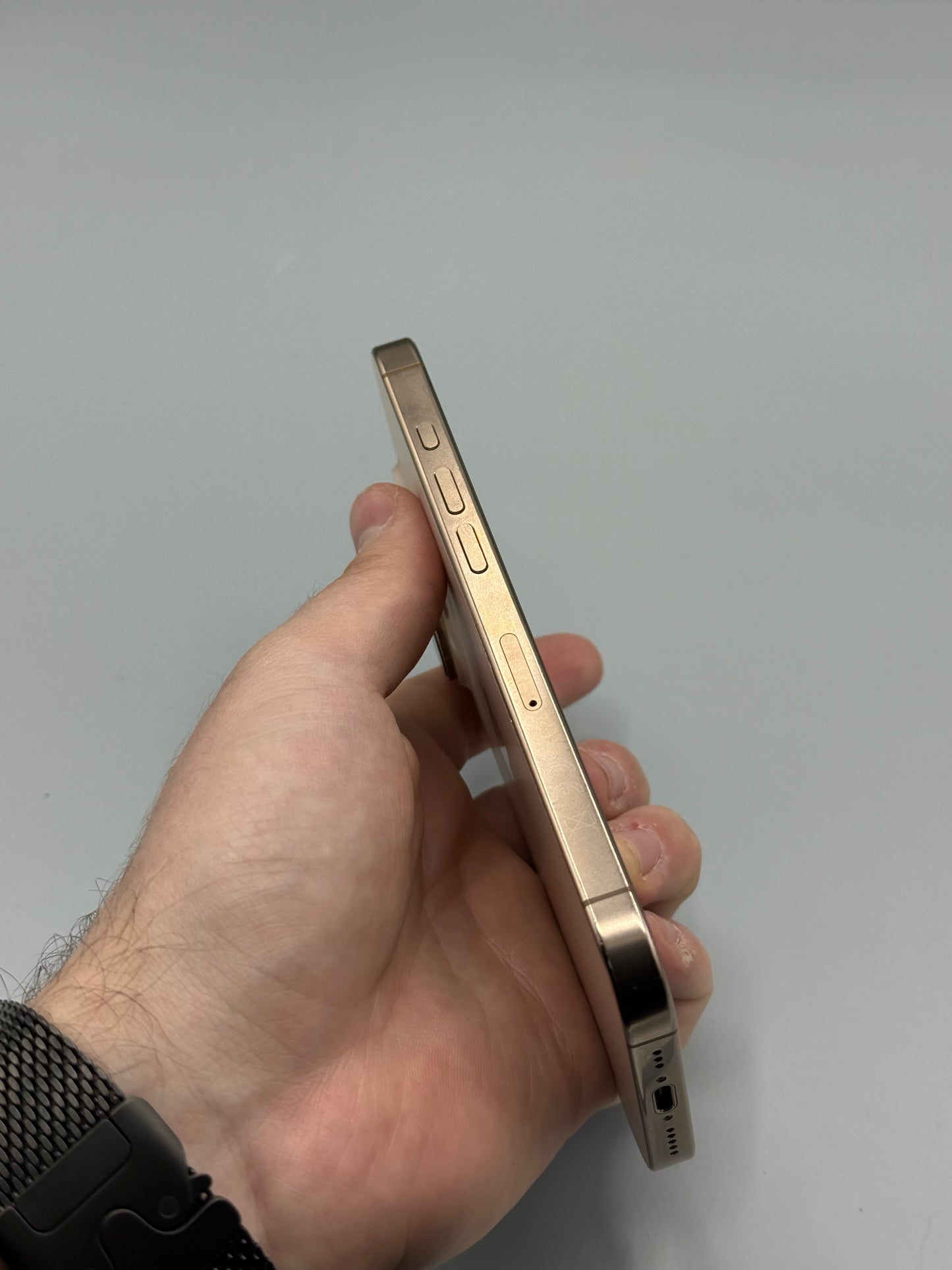 iPhone 16 Pro | 256 GB | Baterie 93% | 391 Cicluri | Desert Titainium | Ecran zgariat