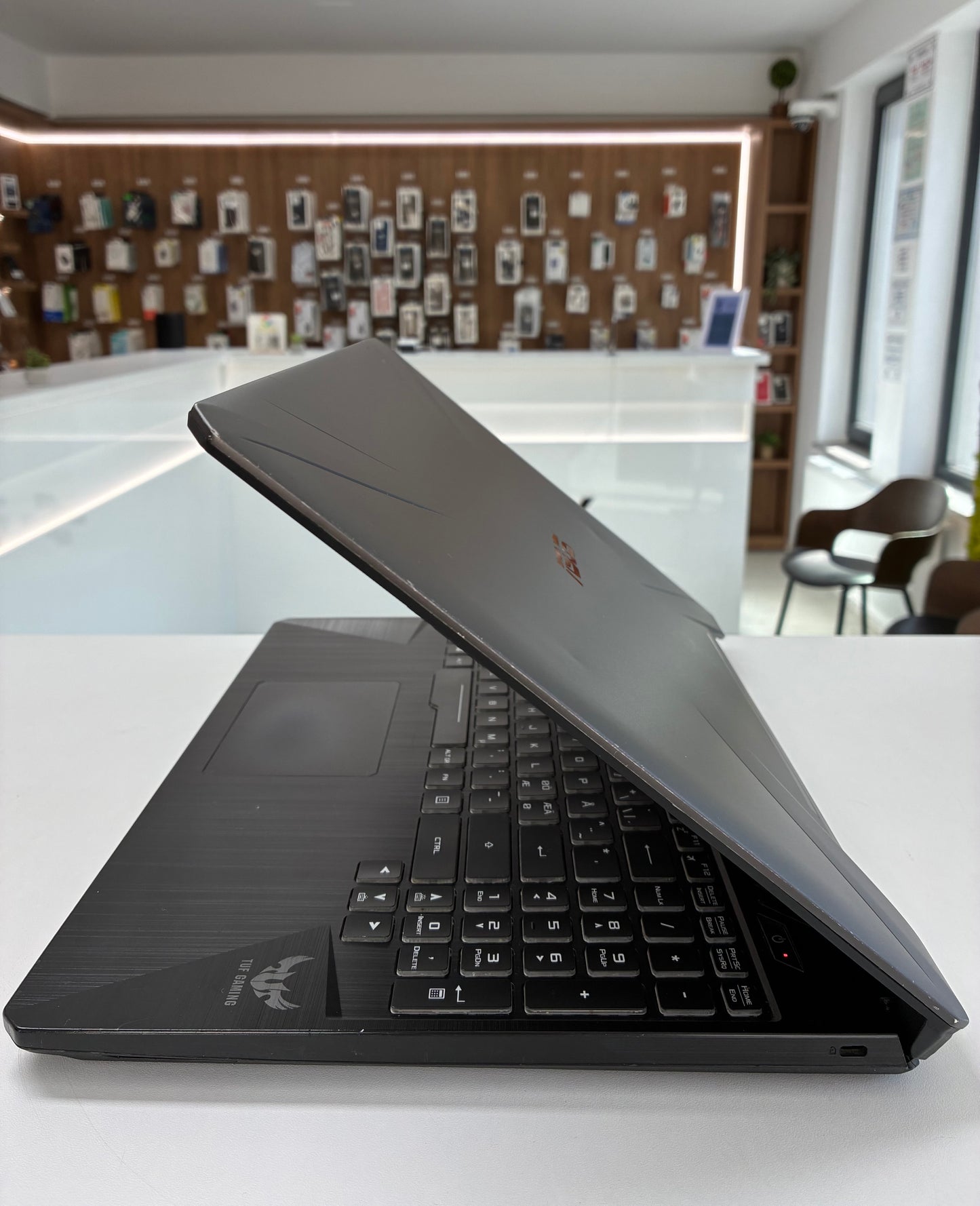 Laptop Asus TUF Gaming FX505DT, AMD Ryzen 5 3550H, 8 GB RAM, 512 GB SSD, 15.6", Windows 10 Pro, Incarcator