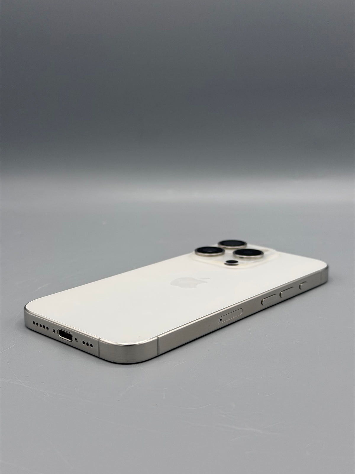 iPhone 15 Pro, 128 GB, Baterie 100% , 150 Cicluri, White Titanium