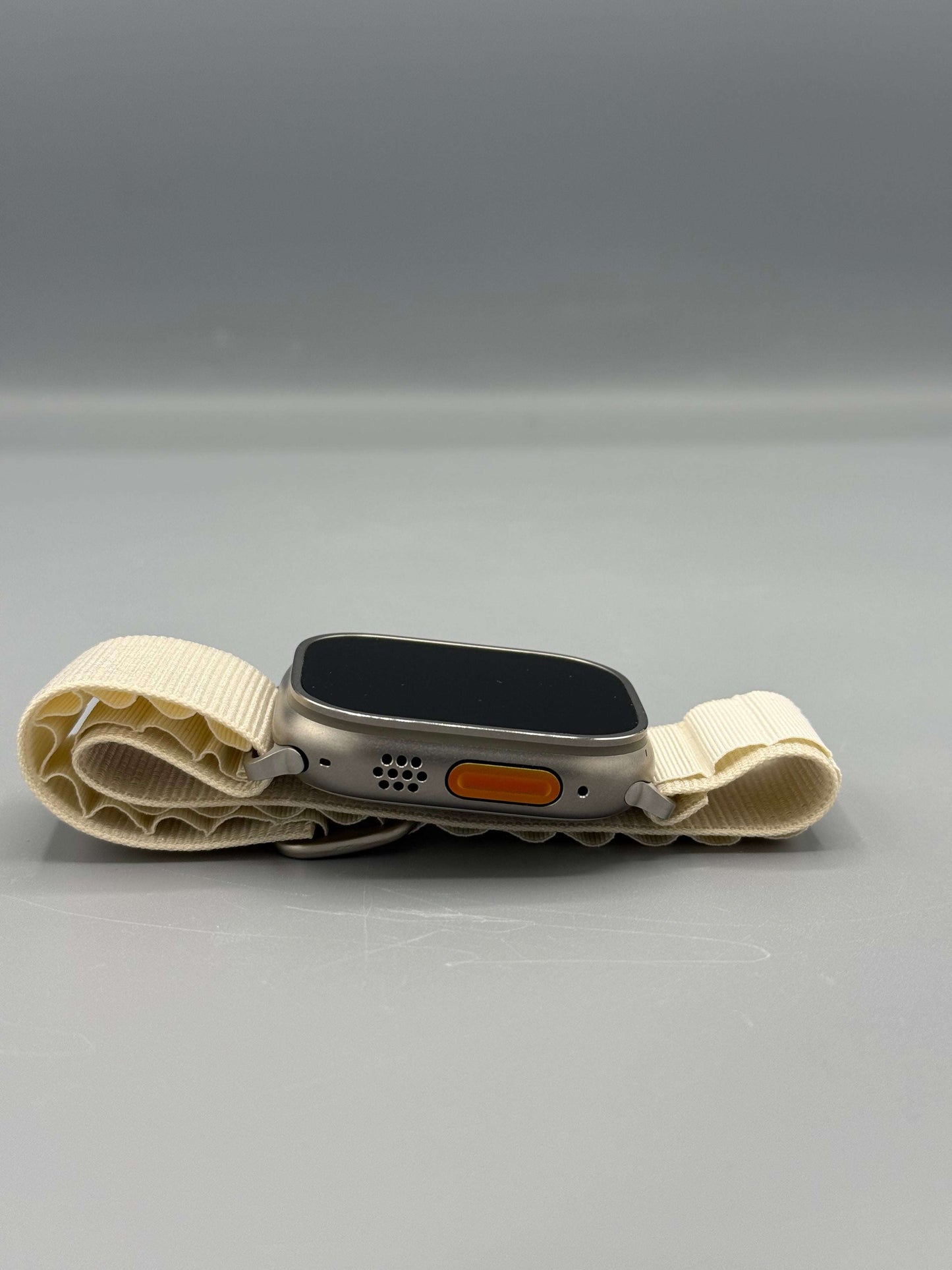 Apple Watch Ultra 1, 49 MM, Natural Titanium, Cellular