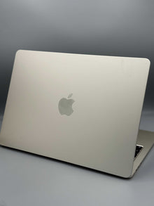 Macbook Air 13,3" | Procesor M2 | 8 GB RAM | 250 GB SSD | 28 Cicluri
