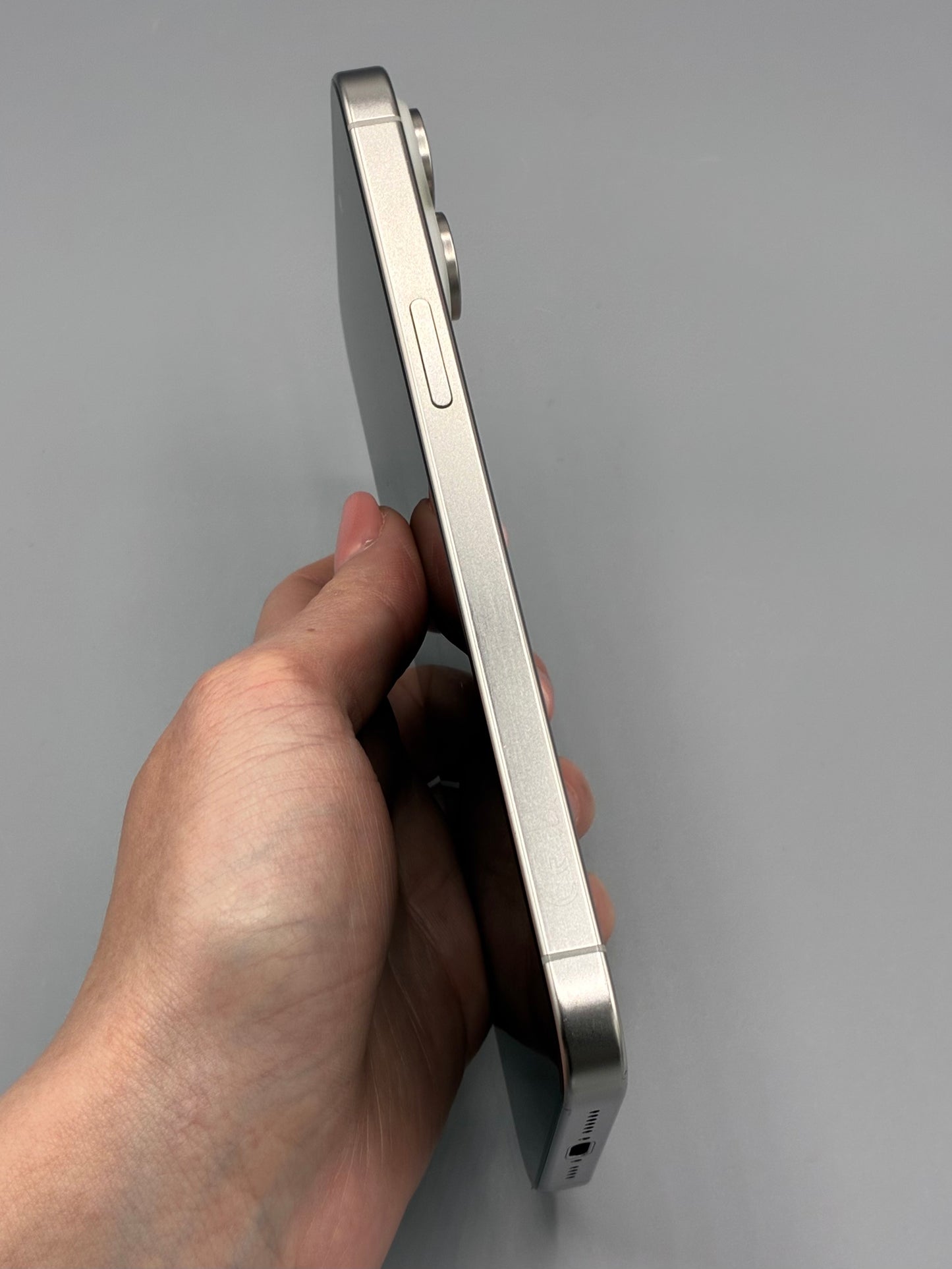 iPhone 15 Pro Max, 256 GB, Baterie 100%, Spate fisurat,  White Titanium
