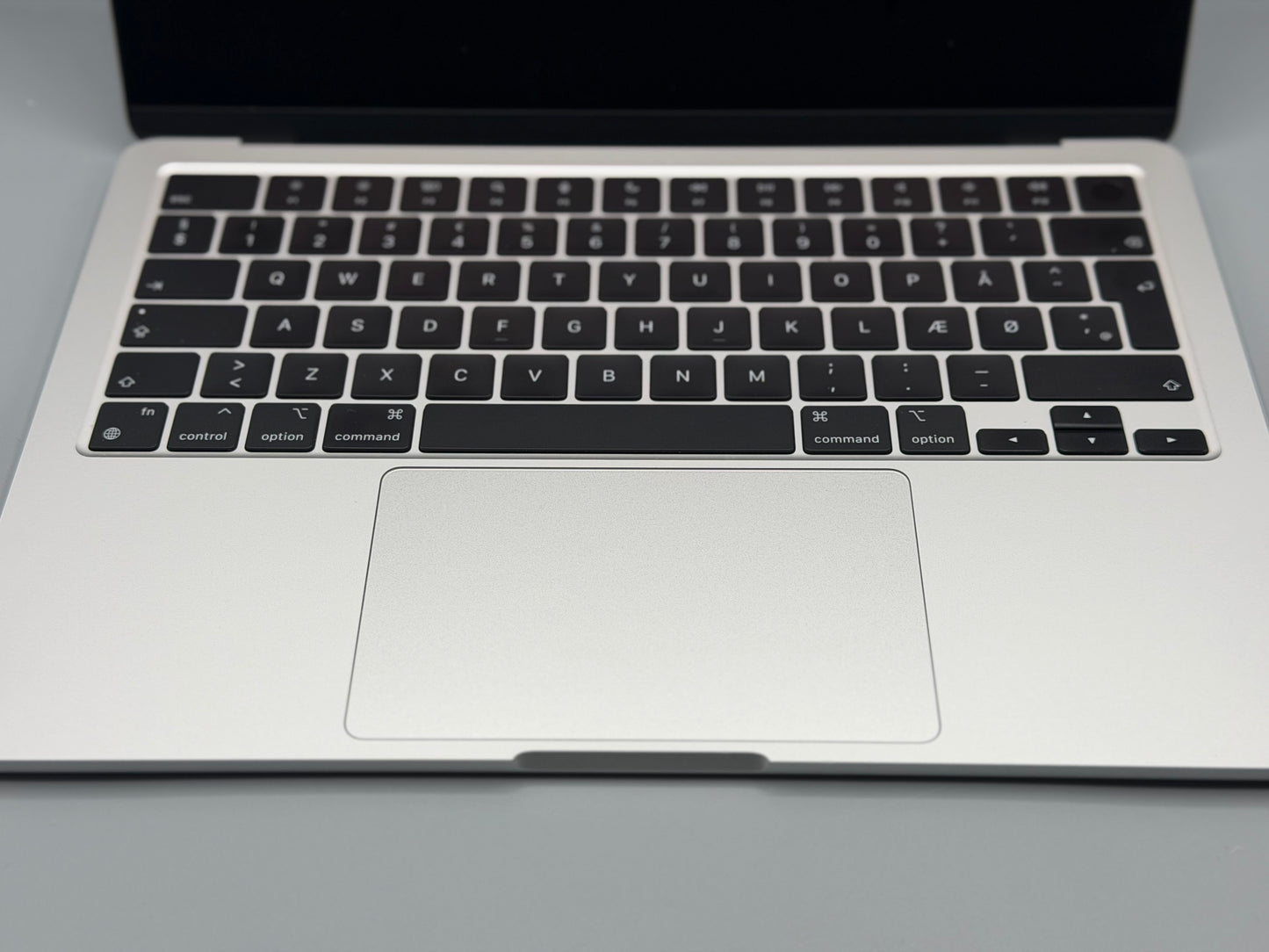 MacBook Air 13" ,256 GB, 16 GB RAM, Procesor M3 , Silver , Baterie 86% , 505 Cicluri