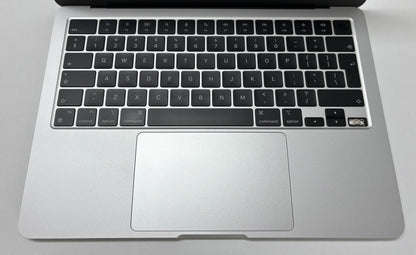 Laptop Apple MacBook Air 2022, M2, 13.6", 8 GB RAM, 512 GB SSD, Baterie 89%, 307 Cicluri, Tasta lipsa
