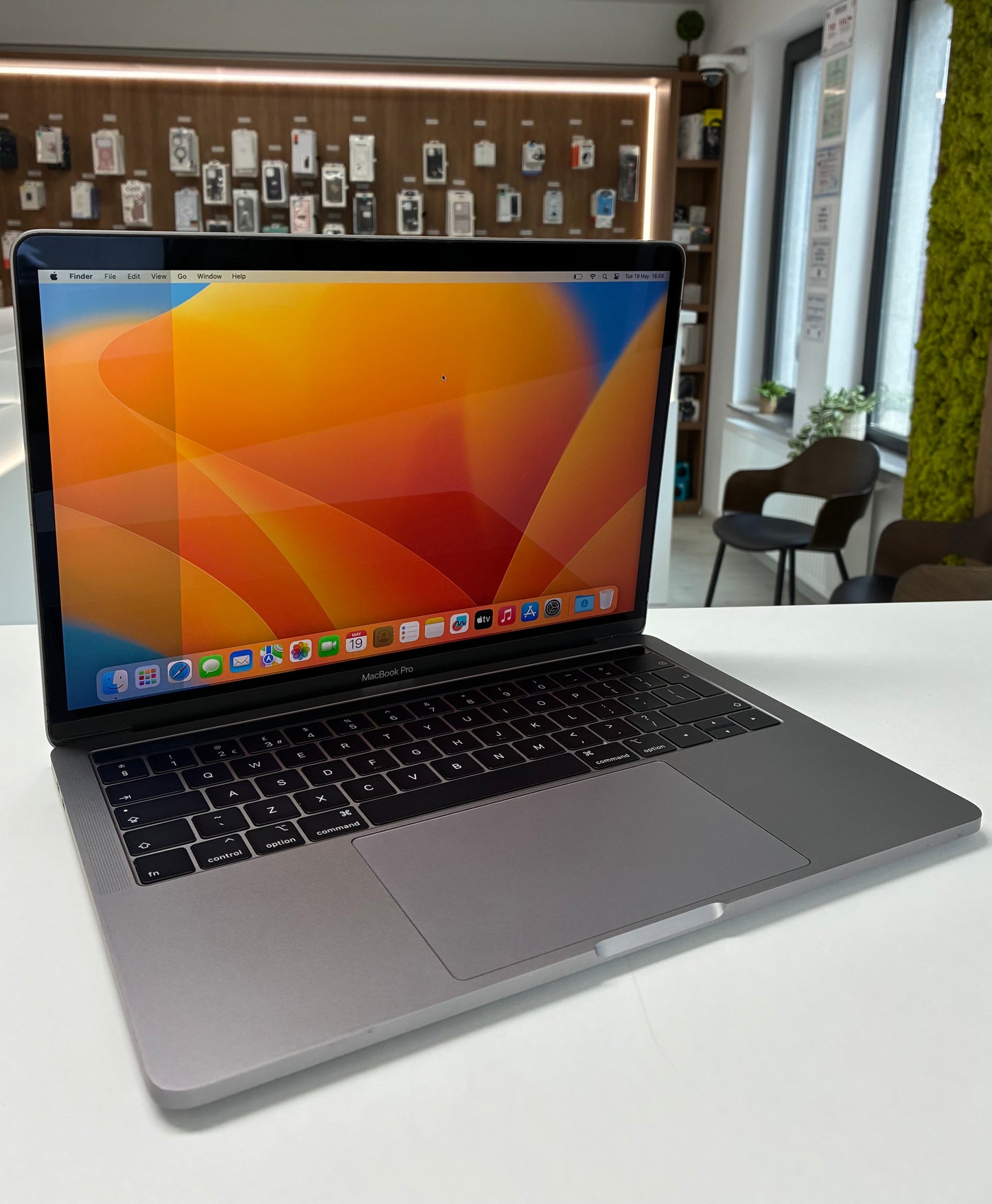 Laptop Apple MacBook Pro 13.3" 2017, i5, 8 GB RAM, 512 GB SSD, 352 Cicluri