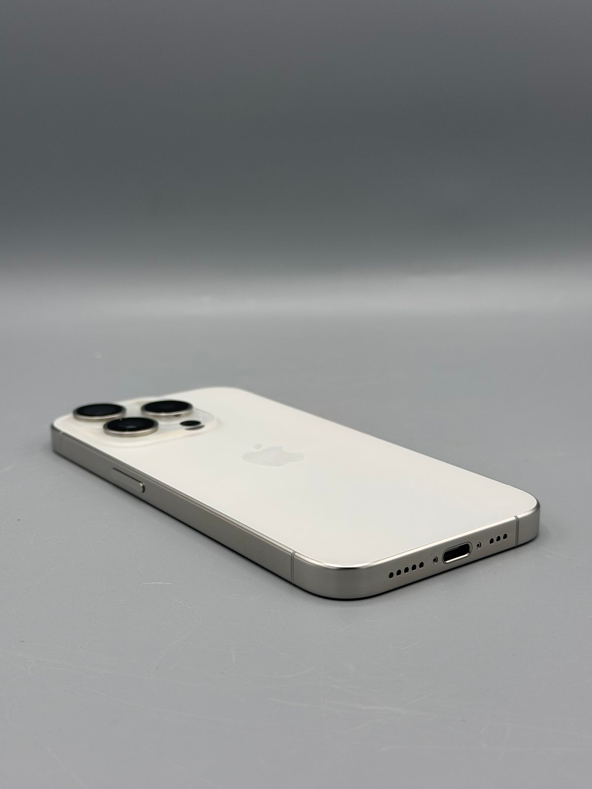iPhone 15 Pro, 128 GB, Baterie 100% , 150 Cicluri, White Titanium