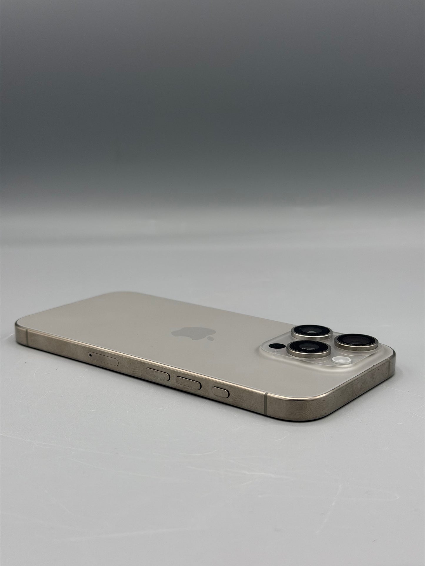 iPhone 15 Pro, 128 GB, Baterie 92% , 372 Cicluri, Natural Titanium