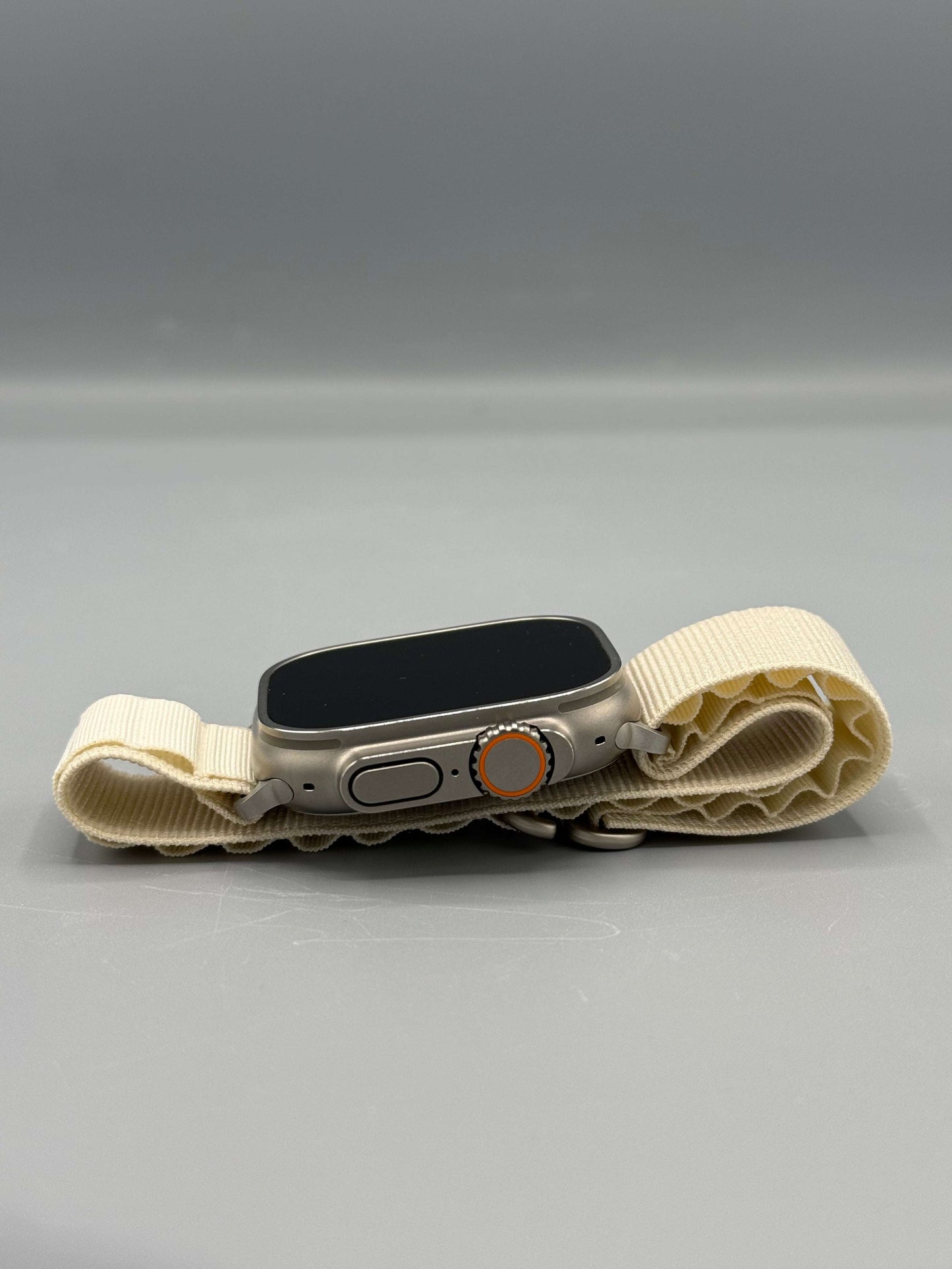 Apple Watch Ultra 1, 49 MM, Natural Titanium, Cellular