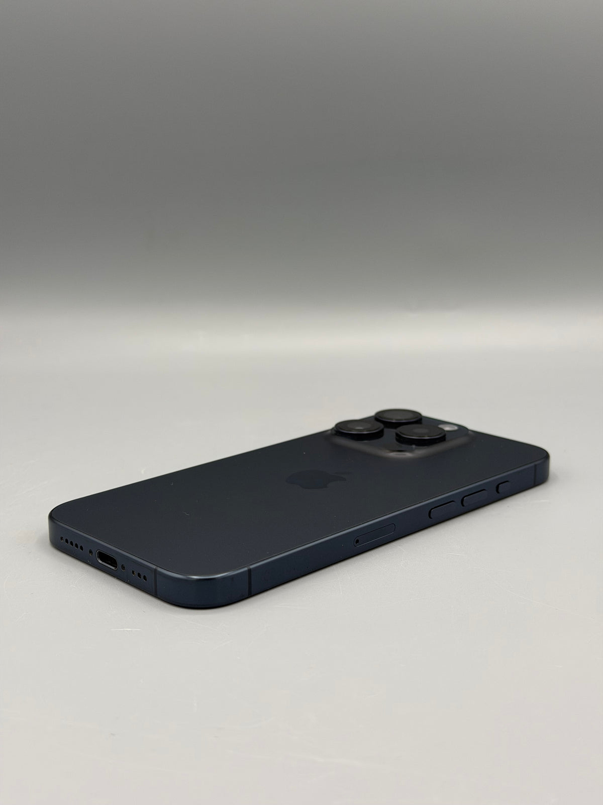 iPhone 15 Pro, 128 GB, Baterie 88% , 582 Cicluri, Blue Titanium