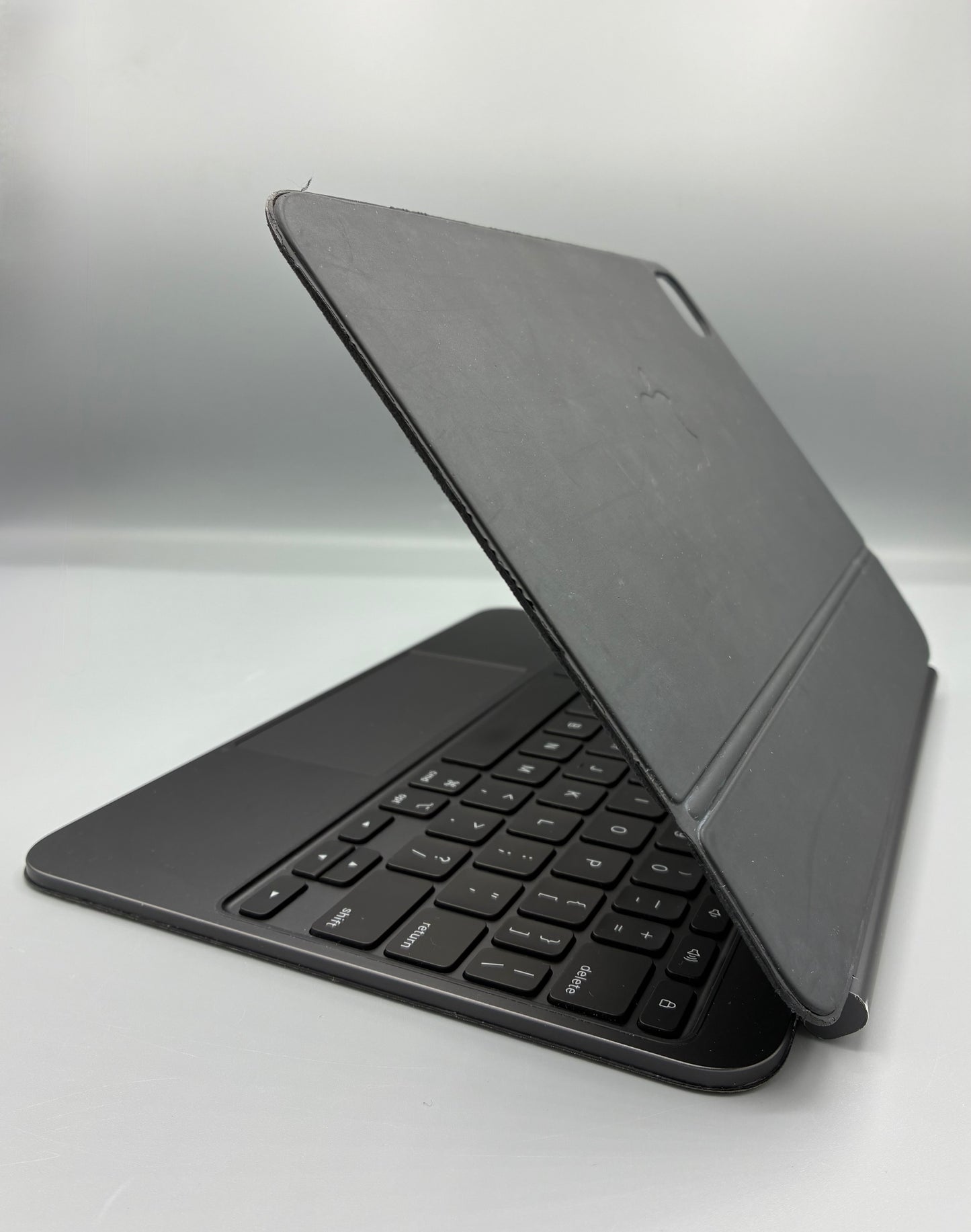 Tastatura Apple Magic pentru iPad Pro 11" (M4/M5), Second-Hand, Uzata,  Black