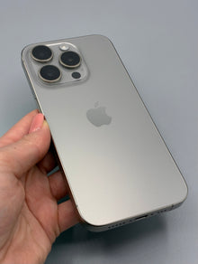 iPhone 15 Pro, 256 GB, Baterie 100%, eSIM, Natural Titanium