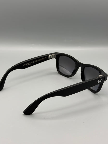 RESIGILAT: Ochelari Smart Ray-Ban Meta Wayfarer, Marime L, 32 GB stocare, Camera Foto 12mp, 5 microfoane, difuzoare, Wifi 6, Meta AI, Large, Gradient-Grafit-Polarizat, Negru-Mat