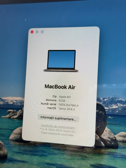 Macbook Air 13" / 2020  / M1 / 8 GB RAM / 250 GB SSD / 177 Cicluri / Silver