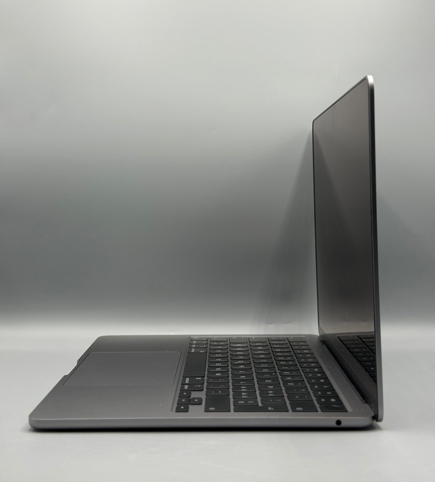 MacBook Air 13" ,512 GB, 16 GB RAM, Procesor M3 , Space Grey , Baterie 90% , 199 Cicluri