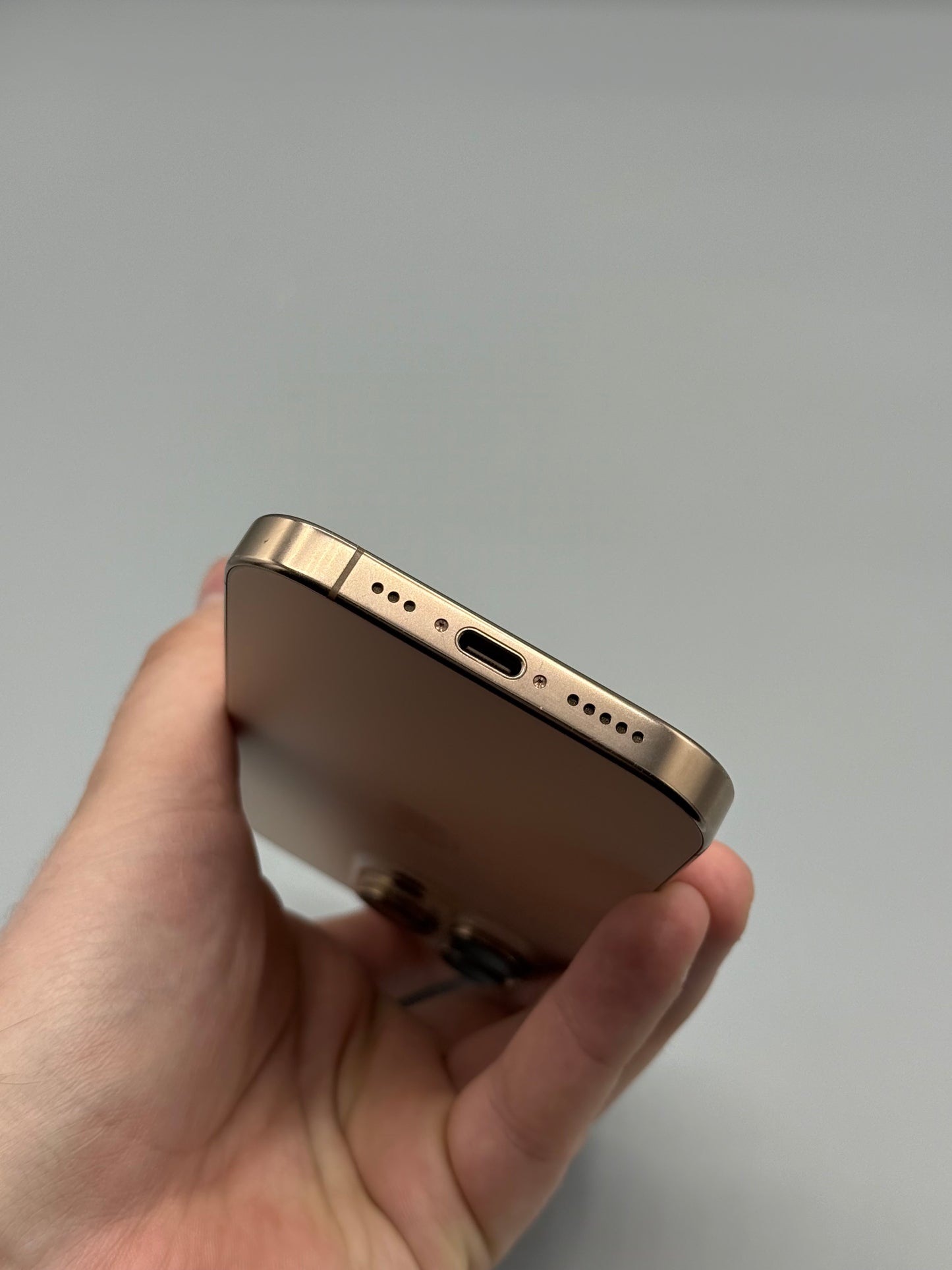 iPhone 16 Pro | 256 GB | Baterie 93% | 391 Cicluri | Desert Titainium | Ecran zgariat