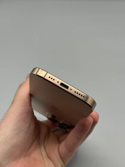 iPhone 16 Pro | 256 GB | Baterie 93% | 391 Cicluri | Desert Titainium | Ecran zgariat