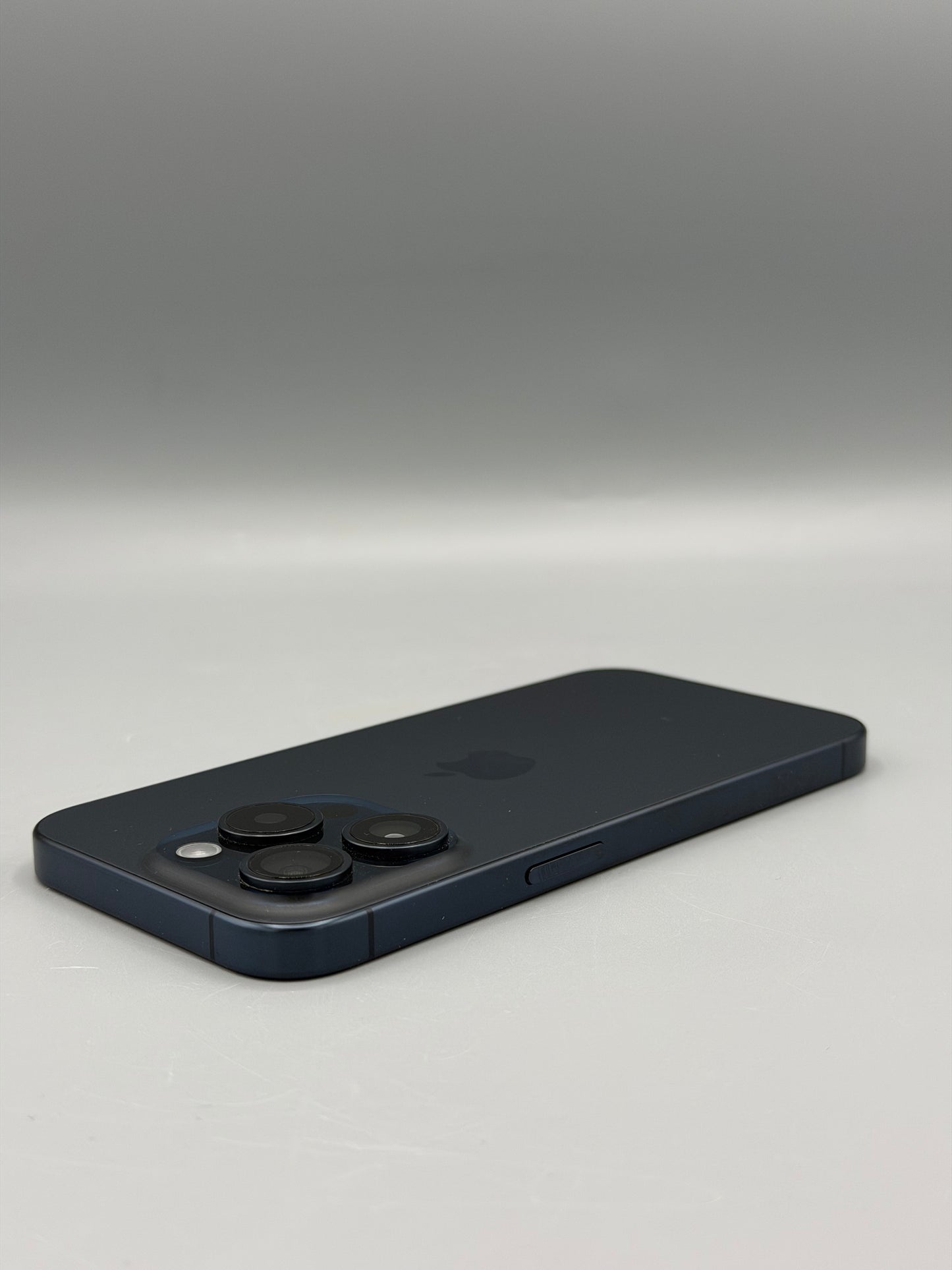 iPhone 15 Pro, 128 GB, Baterie 88% , 582 Cicluri, Blue Titanium