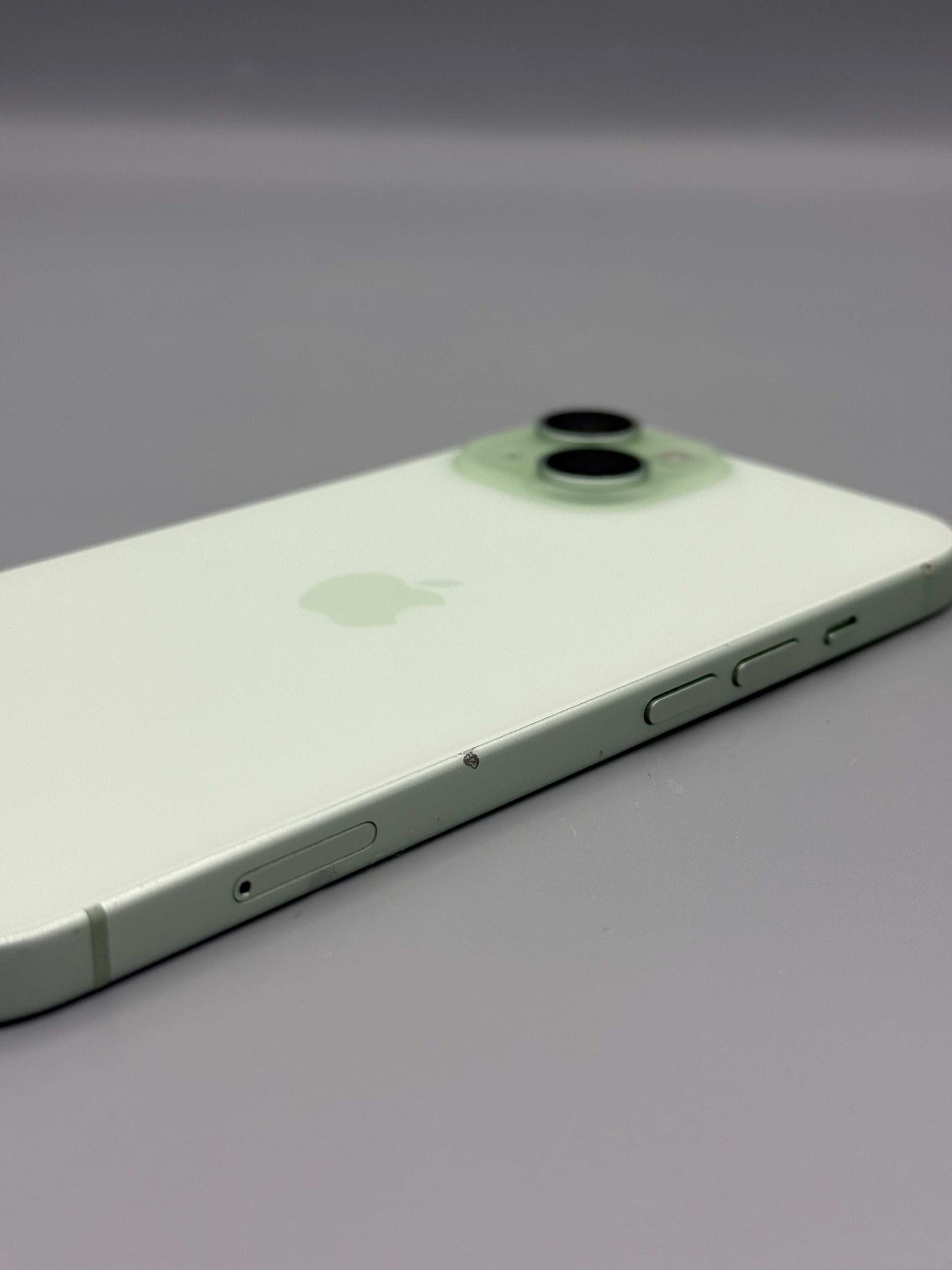 iPhone 15, 128 GB, Baterie 100%, Verde