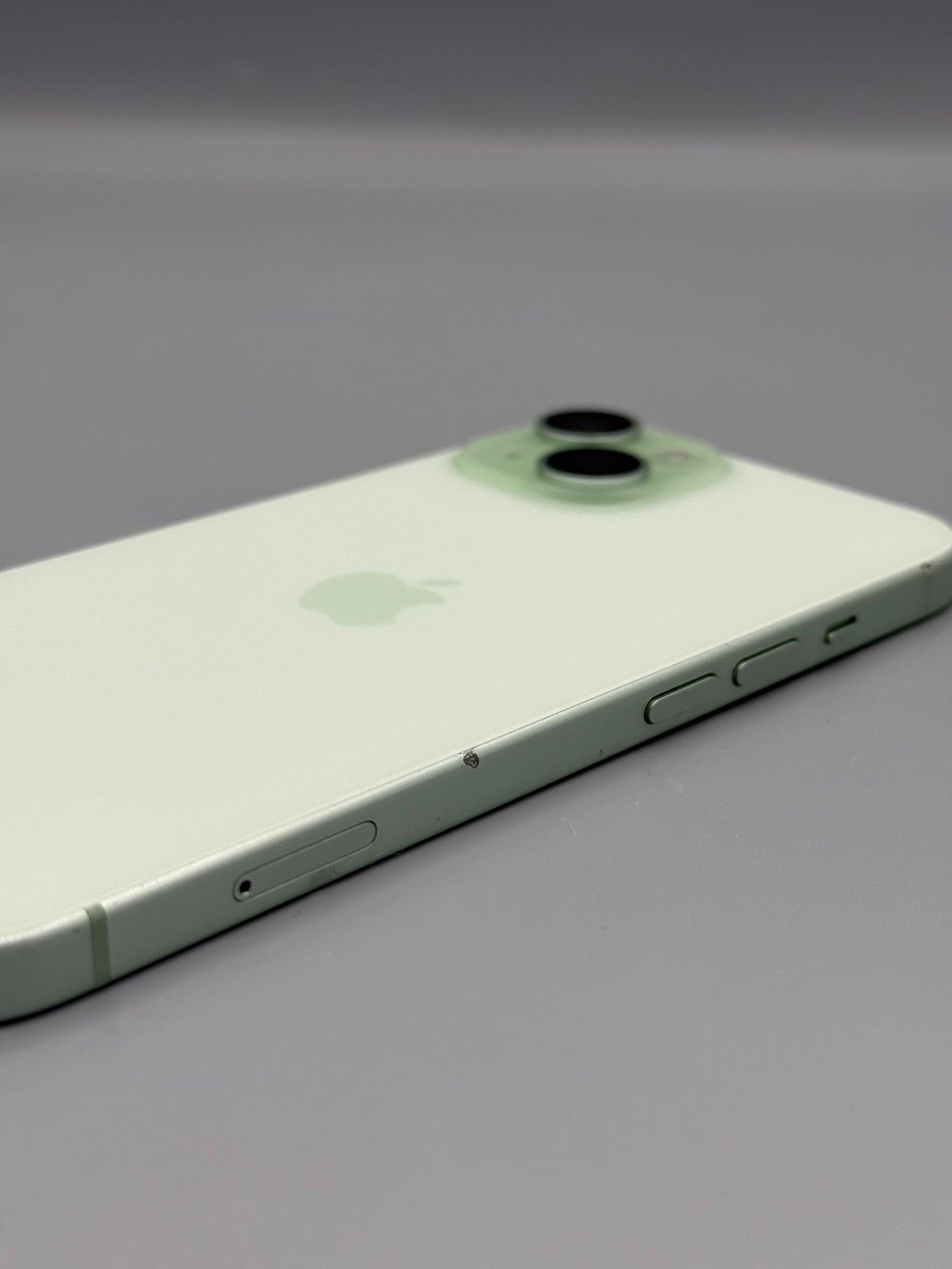 iPhone 15, 128 GB, Baterie 100%, Verde