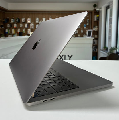 Laptop Apple MacBook Pro 13" 2019, i5, 8GB RAM, 128GB SSD, 556 Cicluri