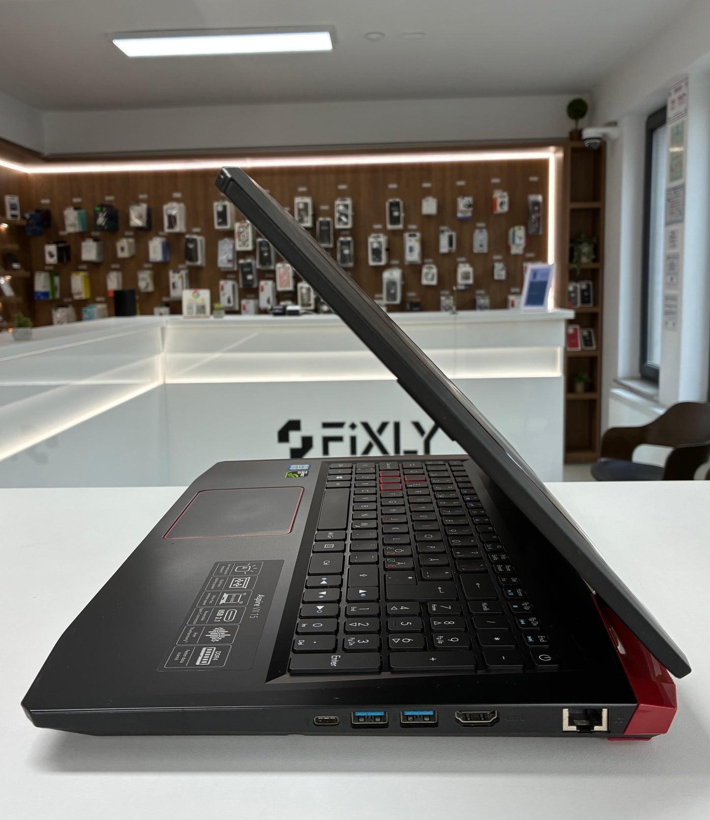 Acer Aspire VX 15, i7 7700HQ, 16 GB RAM DDR4, 512 GB SSD, 15.6", Windows 10, Nu tine bateria