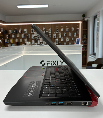Acer Aspire VX 15, i7 7700HQ, 16 GB RAM DDR4, 512 GB SSD, 15.6", Windows 10, Nu tine bateria
