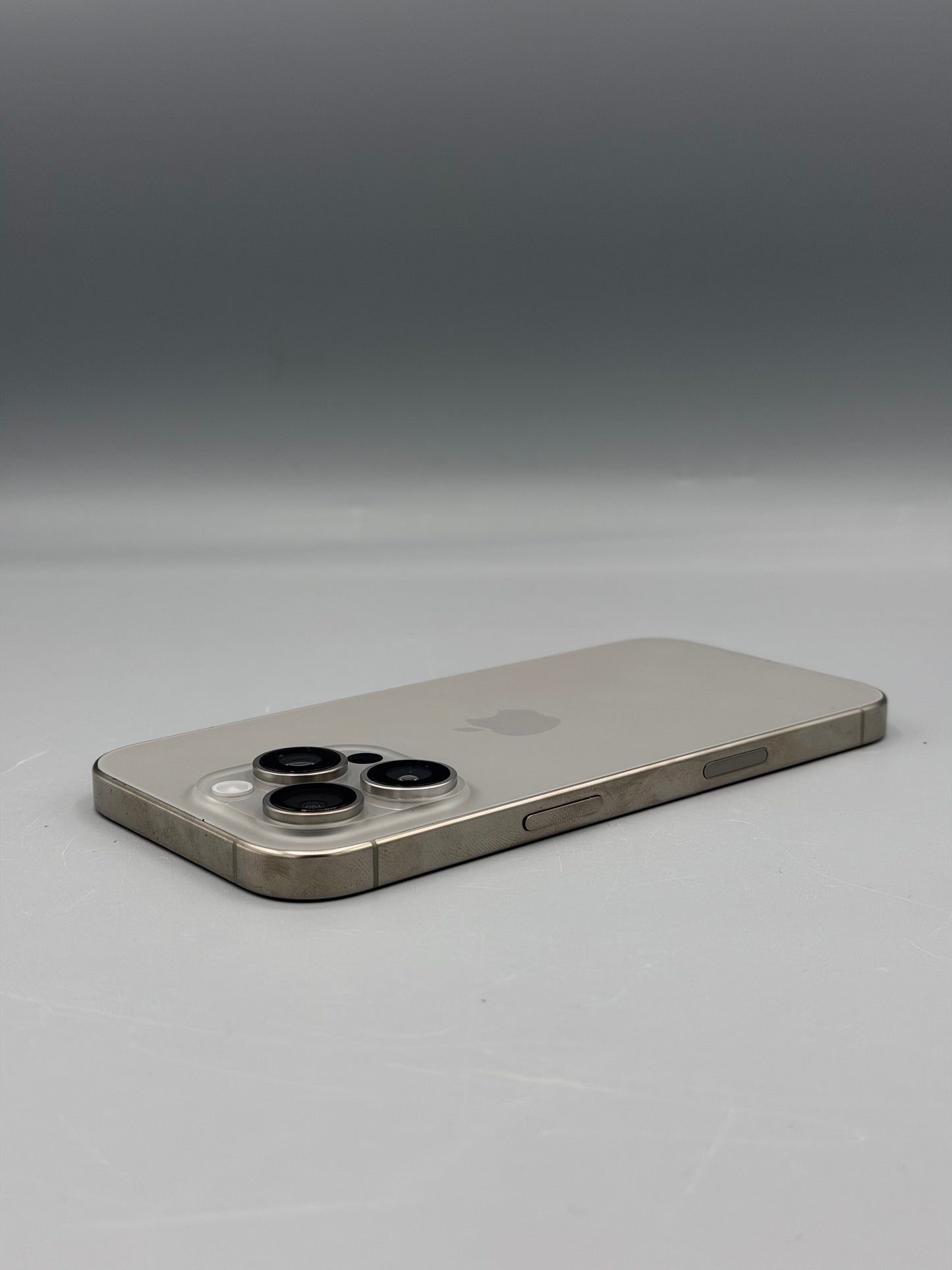 iPhone 15 Pro, 128 GB, Baterie 92% , 372 Cicluri, Natural Titanium