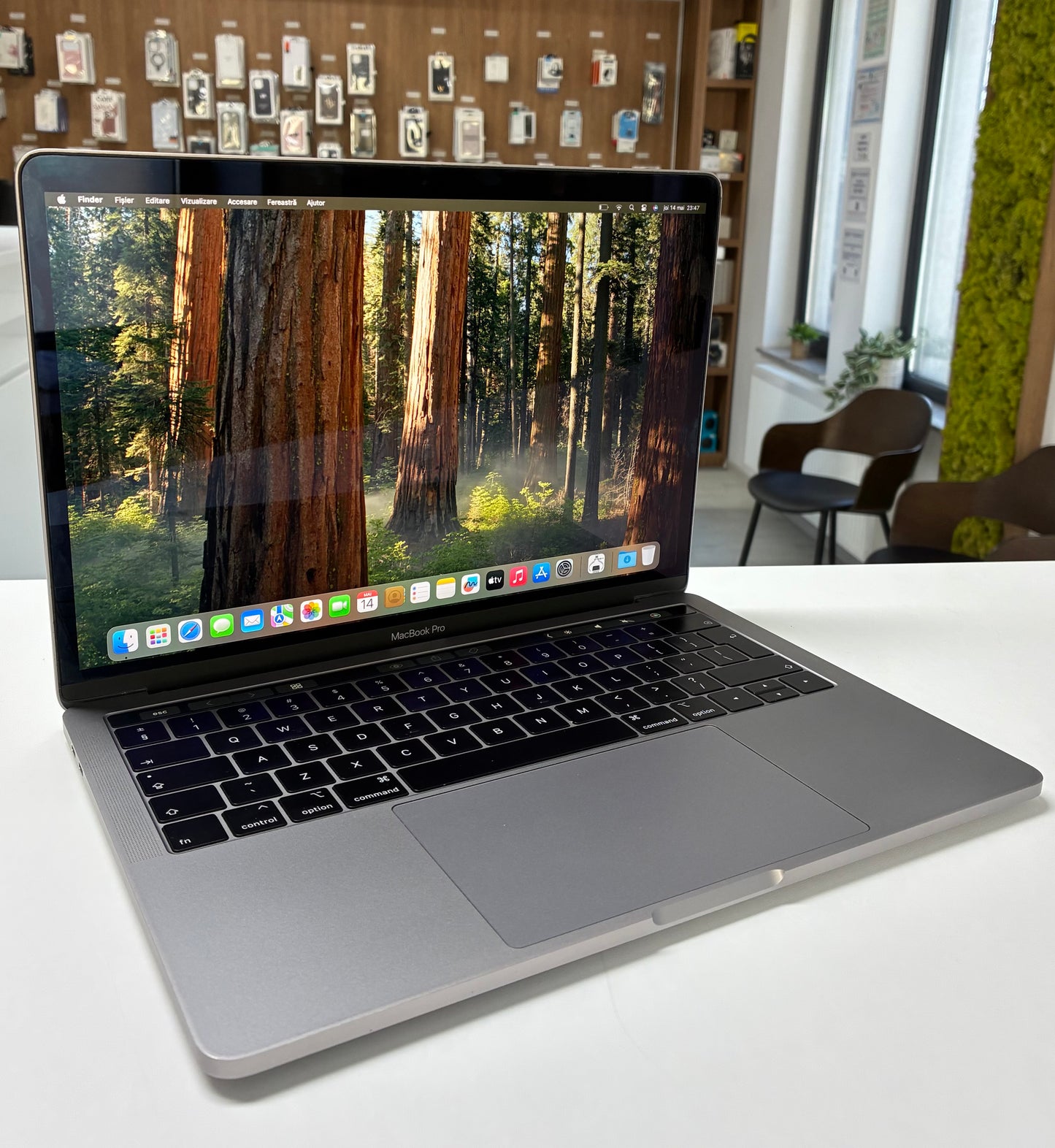 Laptop Apple MacBook Pro 13" 2019, i5, 8GB RAM, 128GB SSD, 556 Cicluri